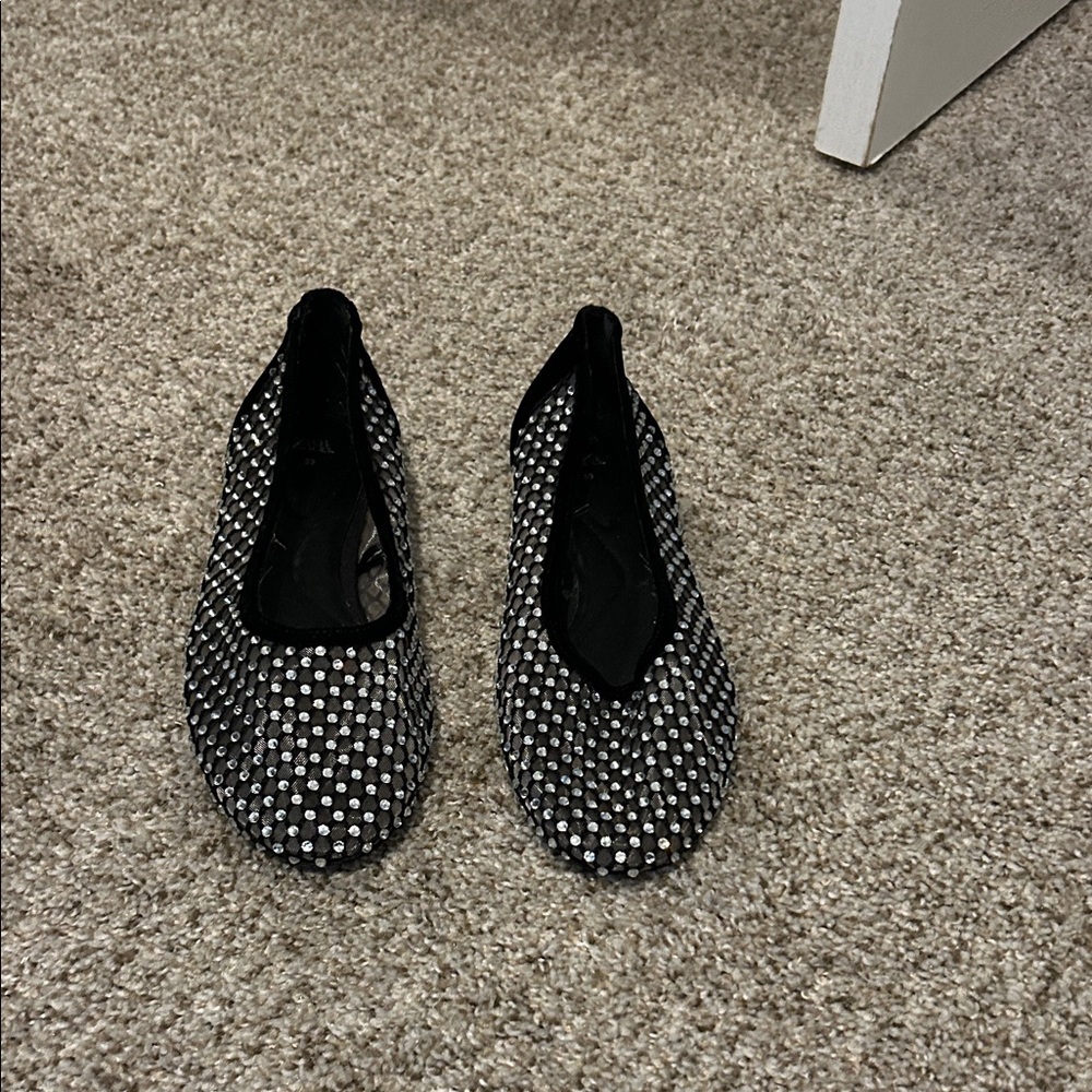 Zara Stylish Black and Silver Women's Flats size 39 these are new